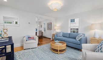5 Tews Ct, Newport, RI 02840
