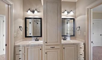 216 Meadowlands Dr, Brandon, MS 39047