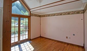 213 Patterson Creek Dr, Alderson, WV 24910