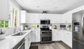 84 Country Hill Ln, North Kingstown, RI 02852