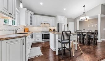 514 Great Hill Dr, Ballwin, MO 63021