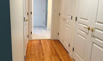 63 TROTTERS Ln 63, Allendale, NJ 07401