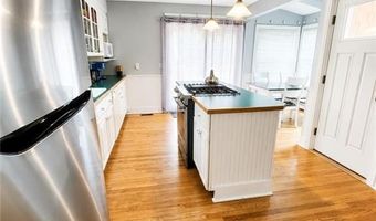 30 Gibson Ave, Narragansett, RI 02882