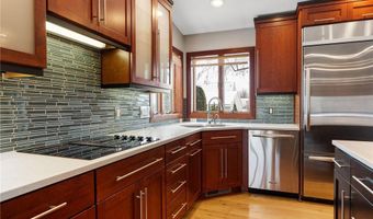 400 Oakland Pl NE 9, Austin, MN 55912