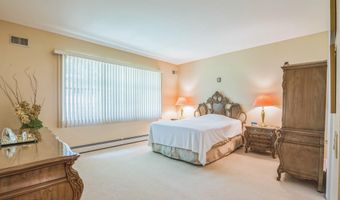 19 Fountain View Dr, Barnegat, NJ 08005