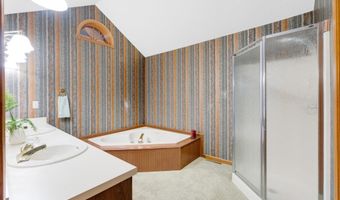 1102 Cabriolet Blvd, Auburn, IN 46706