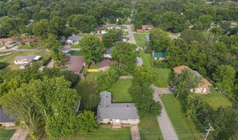 702 9th St, Barling, AR 72923