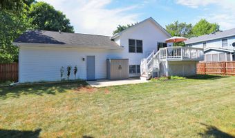 910 S Vista Dr, Algonquin, IL 60102