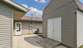 121 Woodland Dr, Hartford City, IN 47348