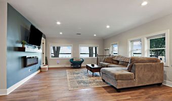 39225 N Shore Ave, Antioch, IL 60002