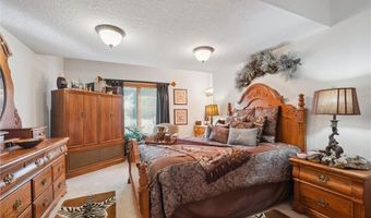 15471 Cedar Ln, Basehor, KS 66007