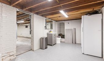 808 EDGEWATER Dr, Orlando, FL 32804