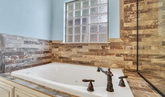 3808 Heritage Trl, Altus, OK 73521