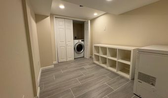 2011 N UPTON St, Arlington, VA 22207