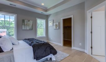 934 19TH St S, Arlington, VA 22202