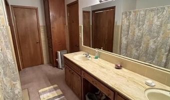 102 E Crockett St, De Kalb, TX 75559