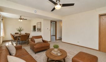 9925 Amanda Ln, Algonquin, IL 60102