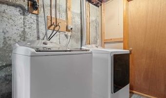 9 Iriquois Dr, Ashburnham, MA 01430