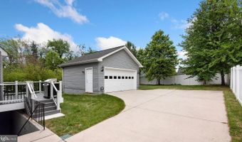 2427 FORT Dr, Alexandria, VA 22303