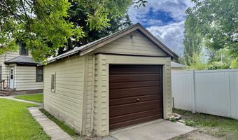 912 S Lloyd St, Aberdeen, SD 57401