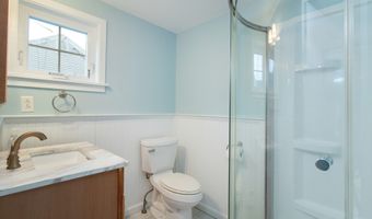42 Waverly Rd, Branford, CT 06405