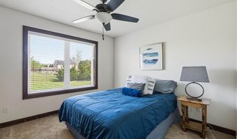 2660 W FALLEN OAK Dr, Appleton, WI 54913