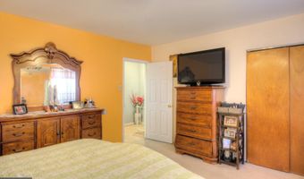 2 CLARK Dr, Barrington, NJ 08007