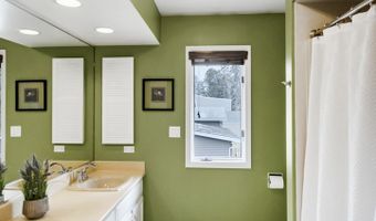 1415 W Hawthorne St, Arlington Heights, IL 60005