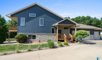 212 N Fairway Dr, Brandon, SD 57005