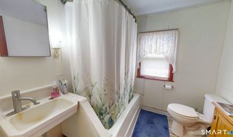 90 Water St, Chester, CT 06412