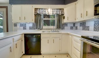 907 A Ave, Armstrong, IA 50514