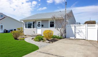 3 Kent Pl, Amityville, NY 11701