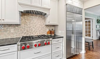 104 Windsor Dr, Auburn, NH 03032