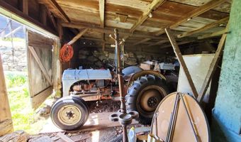 228 Nutter Ln, Barnet, VT 05821