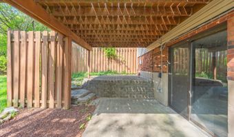 3647 E Galbraith Rd, Amberley, OH 45236