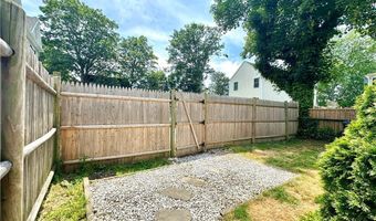 91 Van Zandt Ave, Newport, RI 02840