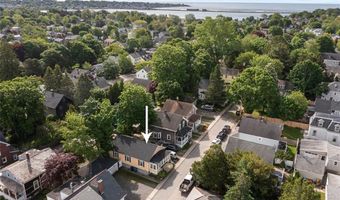 4 Findlay Pl, Newport, RI 02840