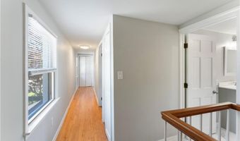 88 General Hawkins Dr, Warwick, RI 02888