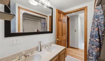 21 Portland St, Lincoln, RI 02838