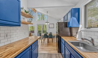 5 Bell Valley Rd, Campton, NH 03223
