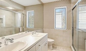 125 Woodruff Ave, Narragansett, RI 02882