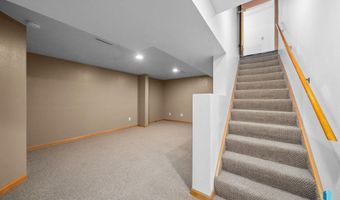 313 S 6th Ave, Brandon, SD 57005