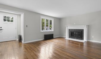 17 Brookdale Ave, Bloomfield, CT 06002