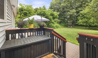 17 Valley Stream Dr, Danbury, CT 06811