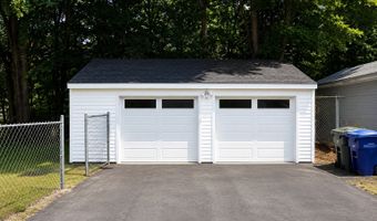 180 Dupont Pl, Bridgeport, CT 06611