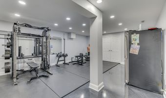 919 Angus Ln, Indianapolis, IN 46217