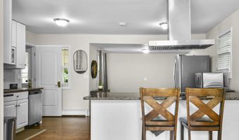 198 Macon Dr, Bridgeport, CT 06606