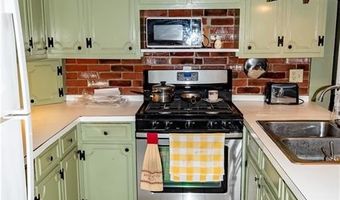 22 Colerick Ave, North Smithfield, RI 02896