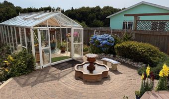 757 NEWPORT Ave SW, Bandon, OR 97411