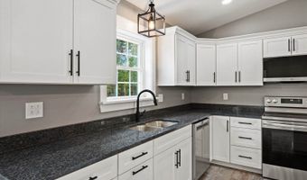 633 Streamside Ave, Hermon, ME 04401